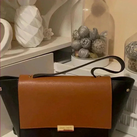 Authentic Antonella Ferrante Italian bag.can change the face with two color. - Picture 4 of 16